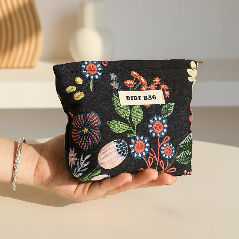 Pouch Blooming Beauty – Beauty and Practicality for Your Everyday Life